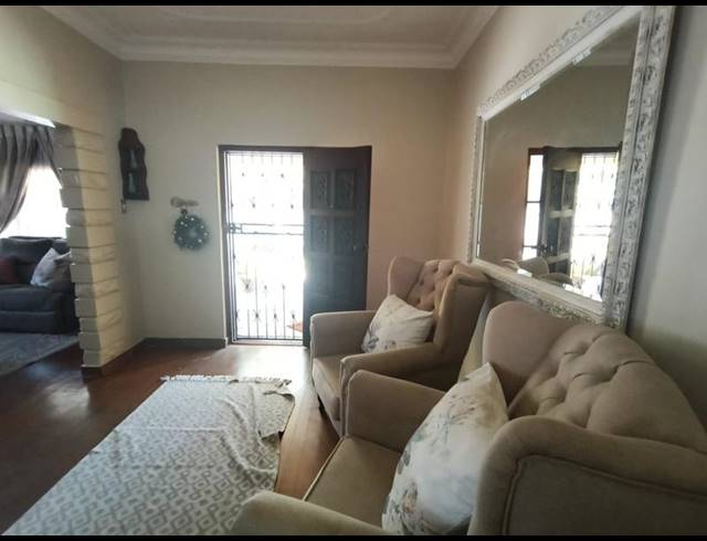 3 BEDROOM HOUSE FOR SALE IN SELECTION PARK